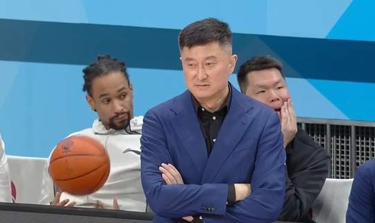爱游戏体育官方网站-该醒醒了！广东杜锋一战引众怒，3大失误太致命，用人一塌糊涂