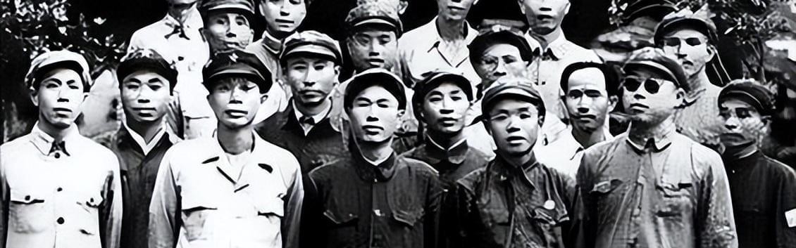 爱游戏体育官方入口-韩先楚遇到贺龙，讥讽道：你堂堂联防军司令，我看也就是这水平